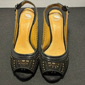 Nurture Slingback Koraa Pumps Size 7M Peep Toe Perforated Laser Cut Heels